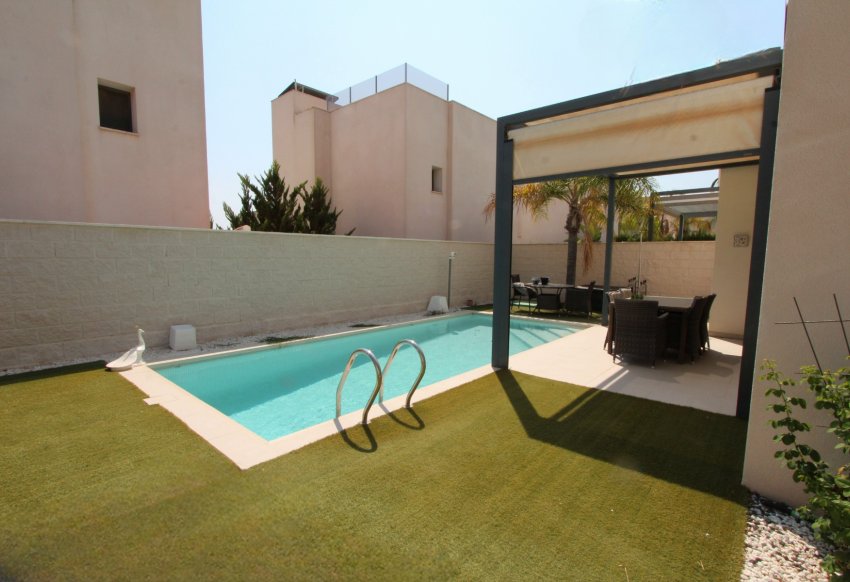 Reventa - Villa -
Ciudad Quesada - Doña Pepa