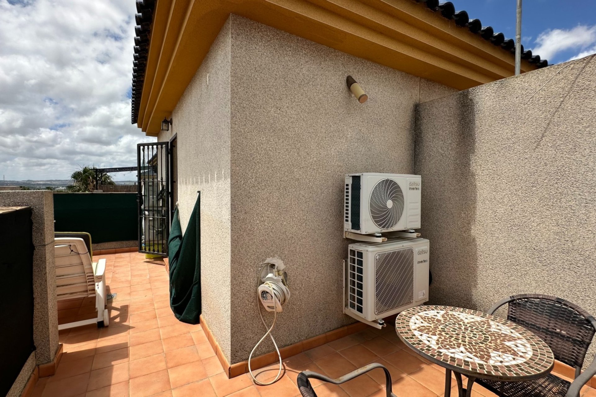 Reventa - Villa -
Los Montesinos - La Herrada
