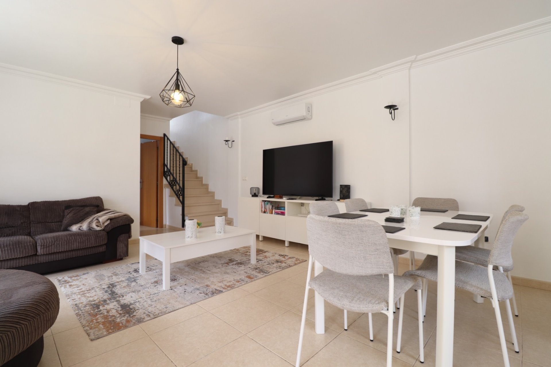 Reventa - Villa -
Los Montesinos - La Herrada