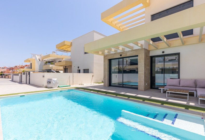 Reventa - Villa -
Los Montesinos - La Herrada