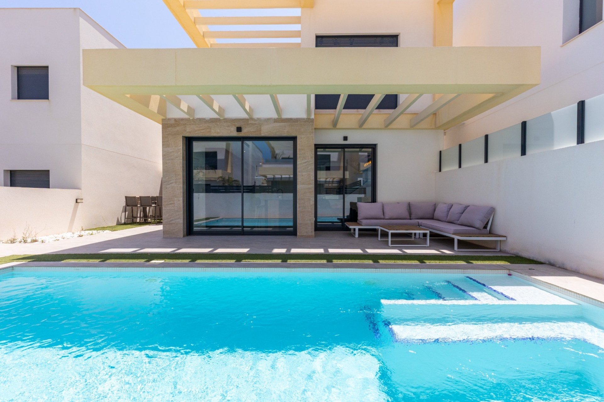 Reventa - Villa -
Los Montesinos - La Herrada