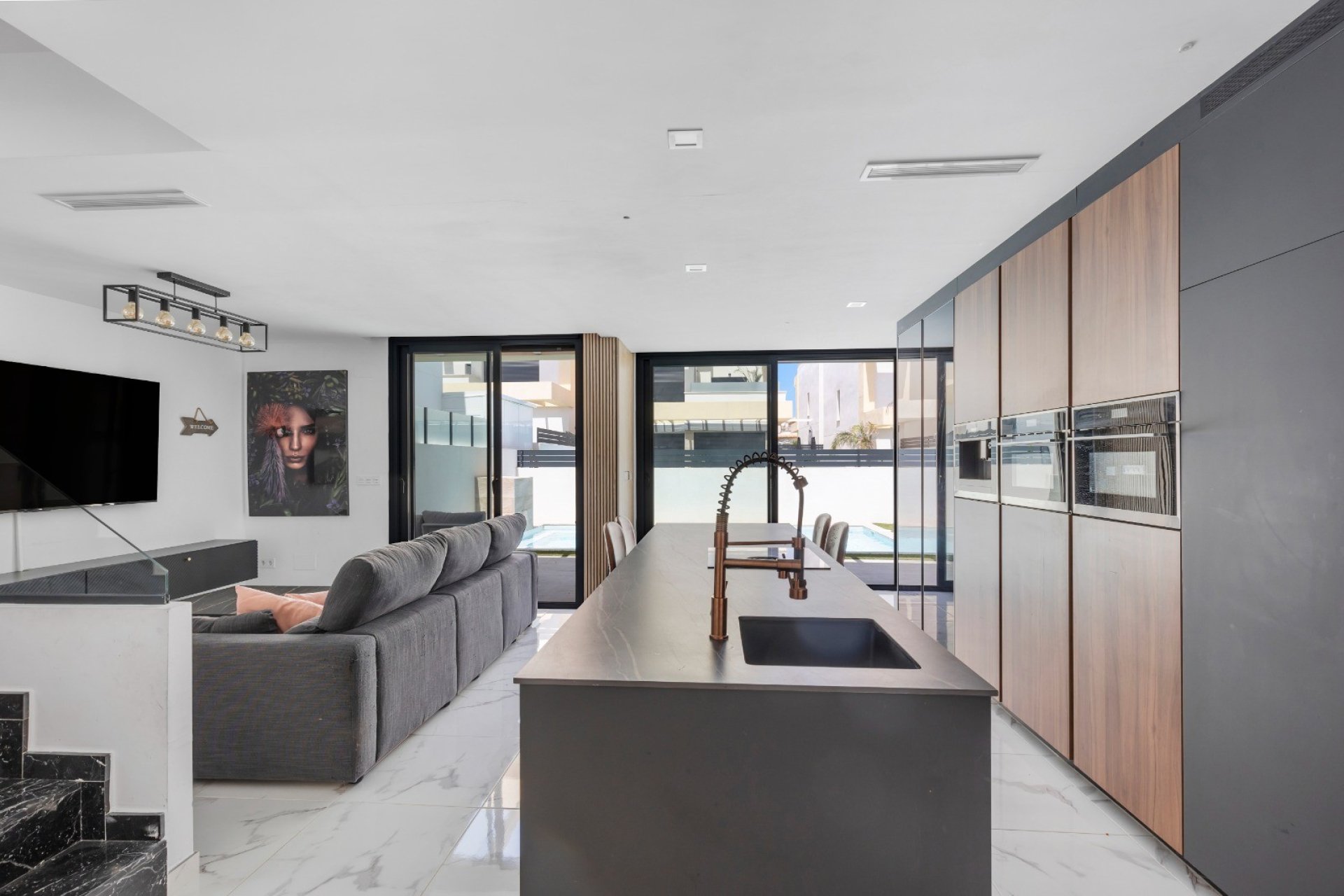 Reventa - Villa -
Los Montesinos - La Herrada