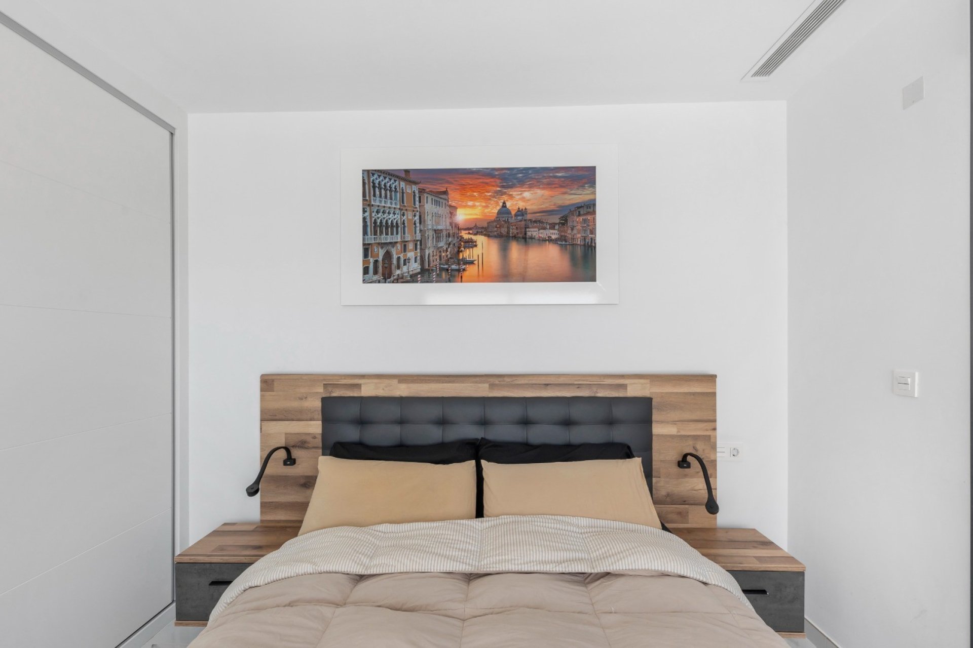 Reventa - Villa -
Los Montesinos - La Herrada