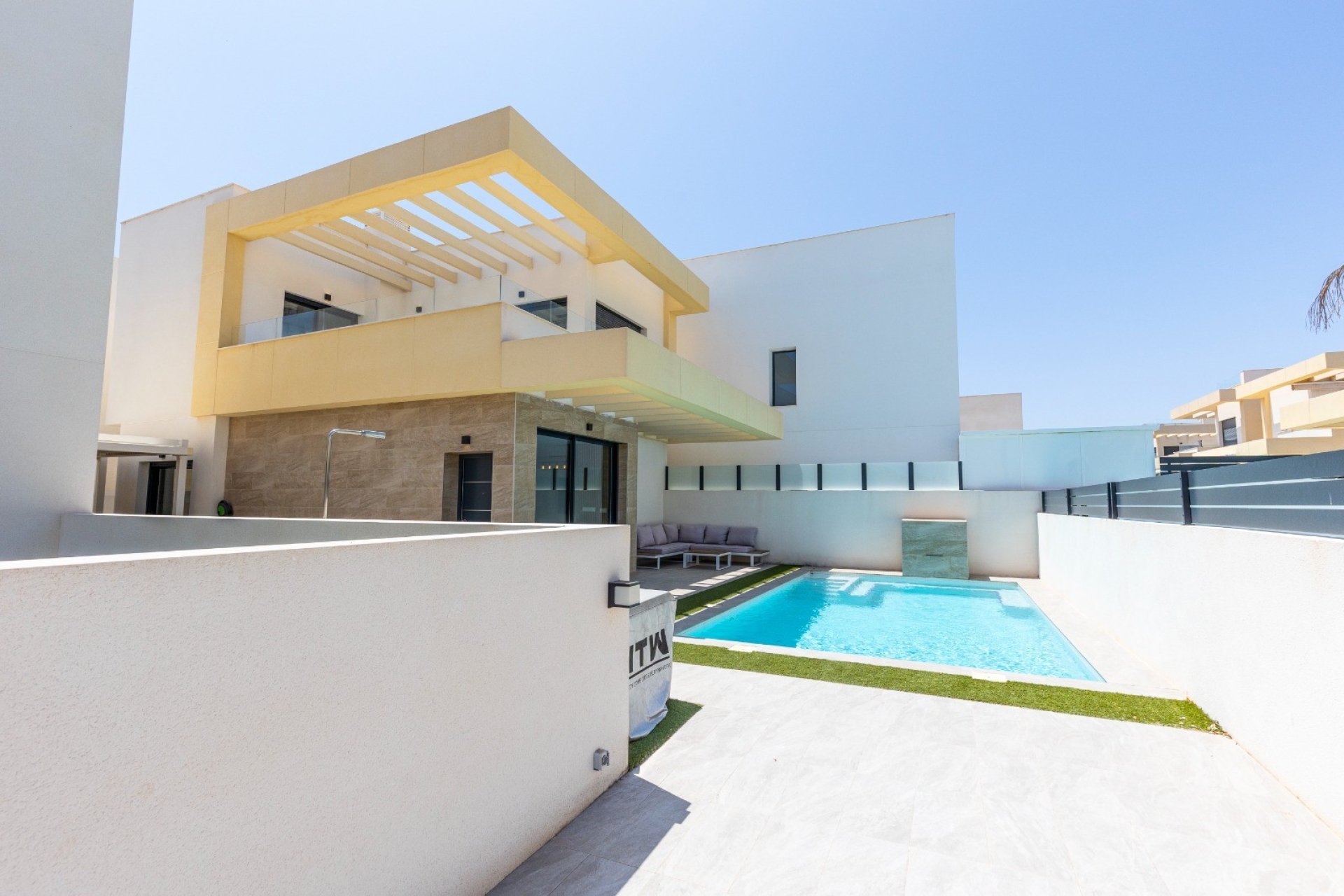 Reventa - Villa -
Los Montesinos - La Herrada