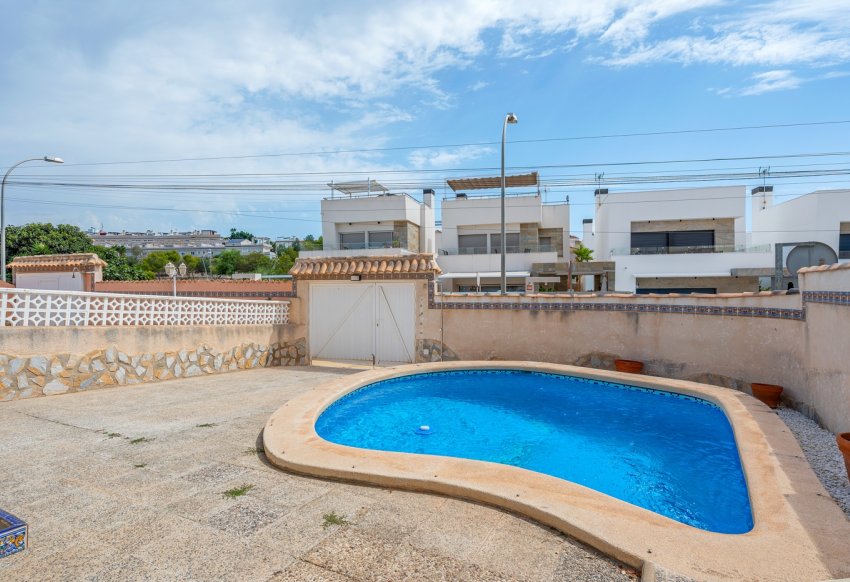 Reventa - Villa -
Orihuela Costa - El Galan
