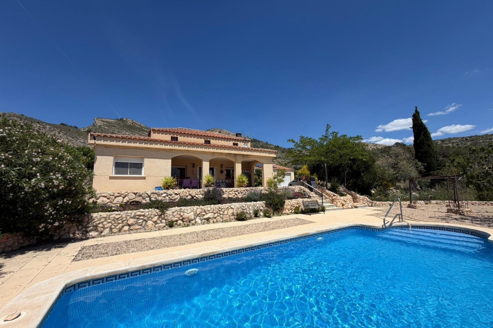 Reventa - Villa -
Sax