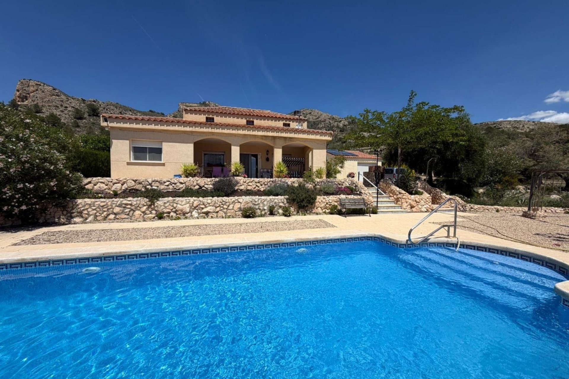 Reventa - Villa -
Sax
