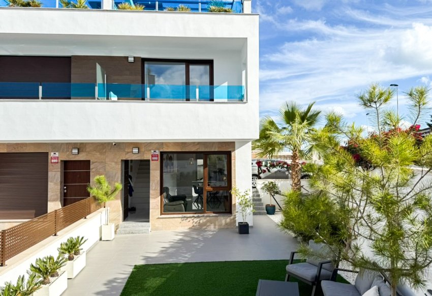 Reventa - Villa -
Torrevieja - Los Balcones
