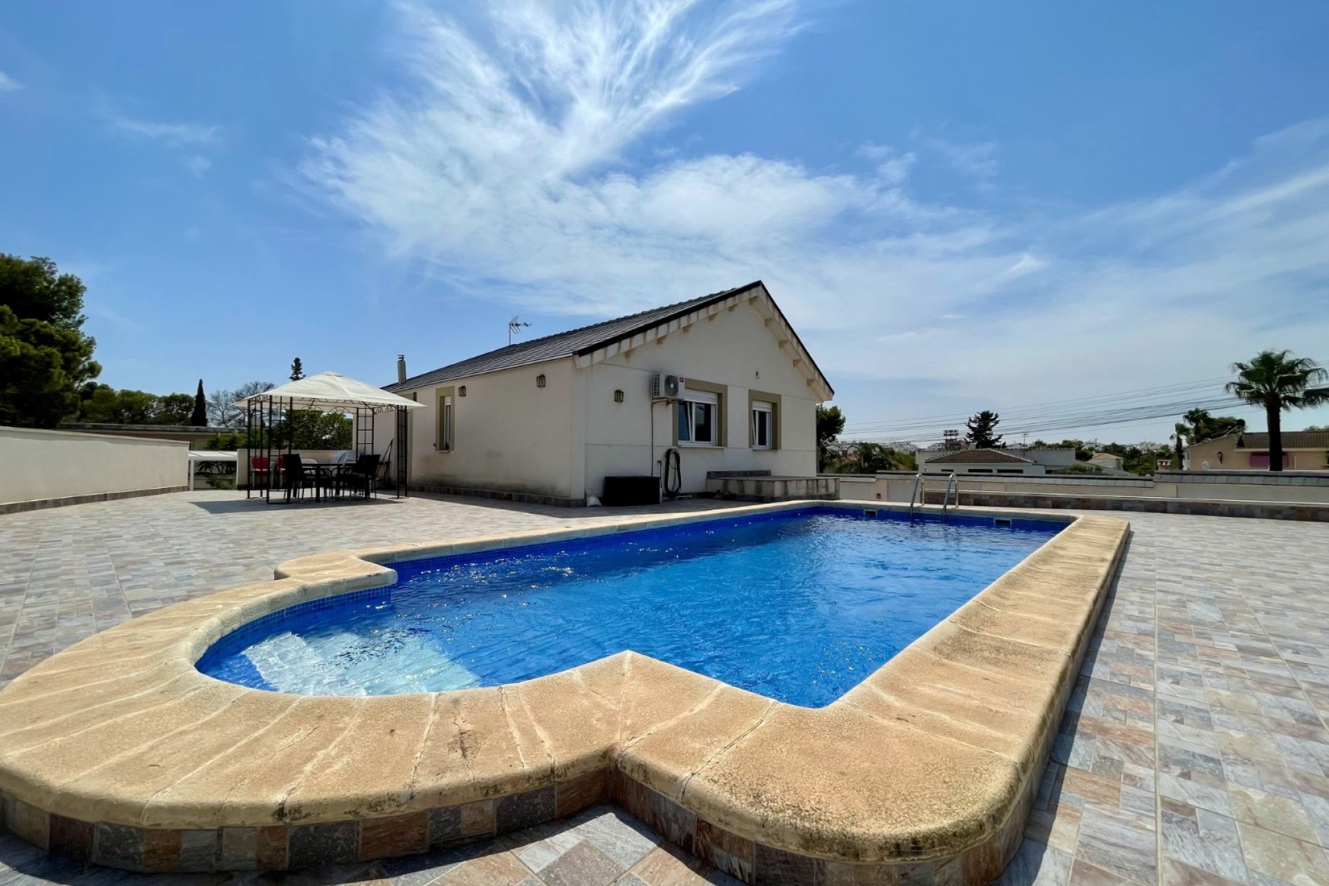 Reventa - Villa -
Torrevieja - Los Balcones