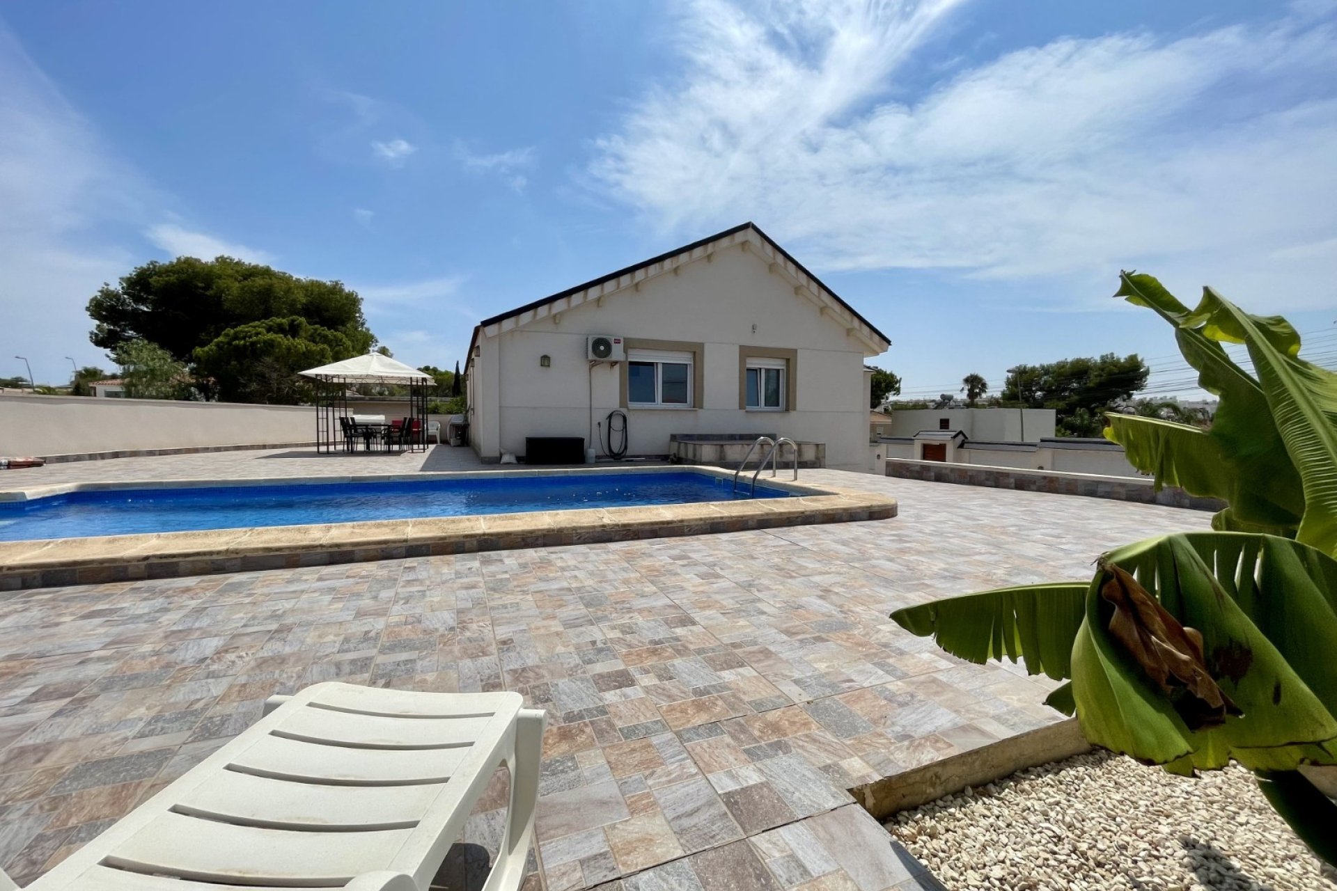 Reventa - Villa -
Torrevieja - Los Balcones