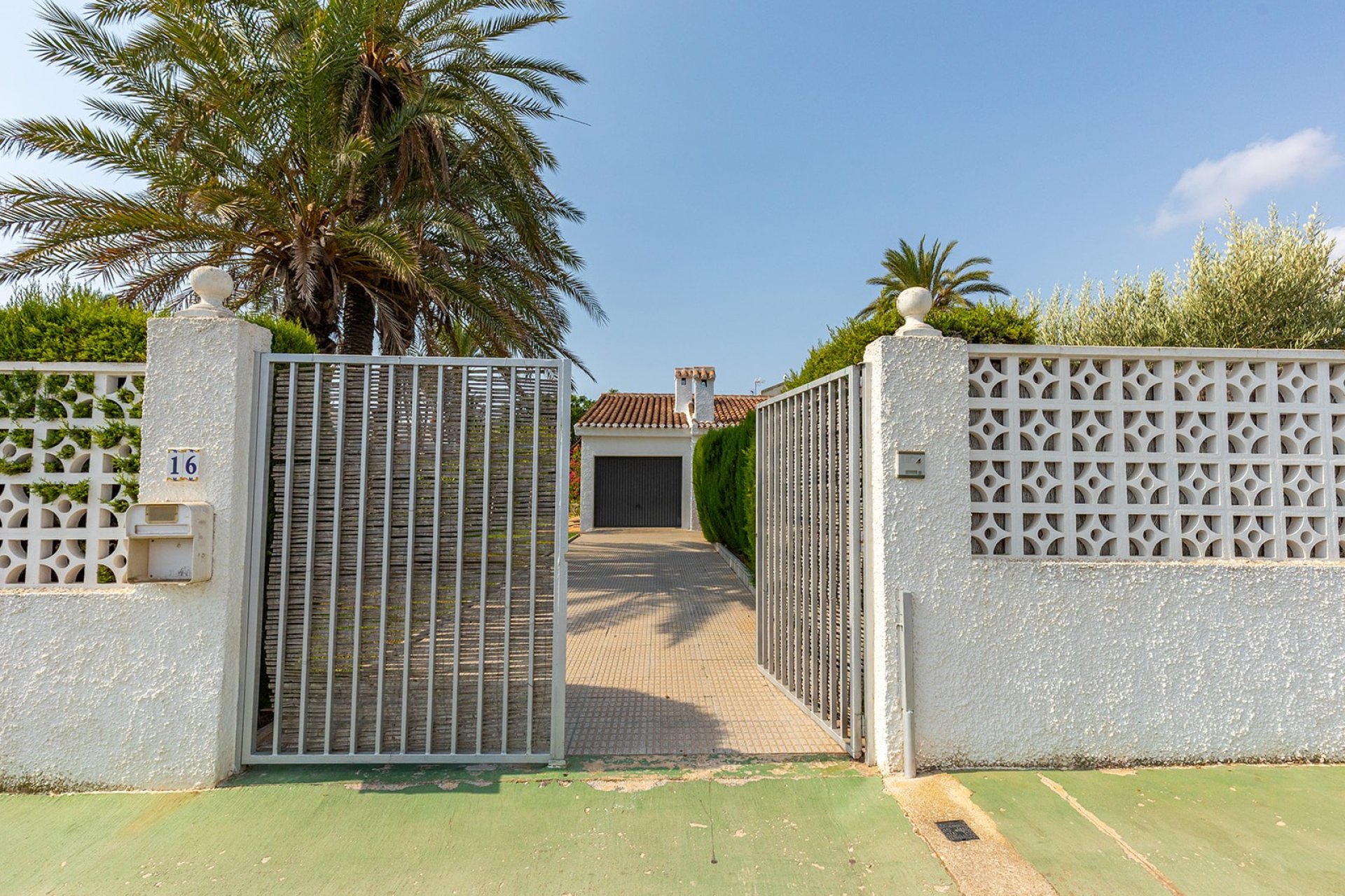 Reventa - Villa -
Torrevieja - Playa de los Locos