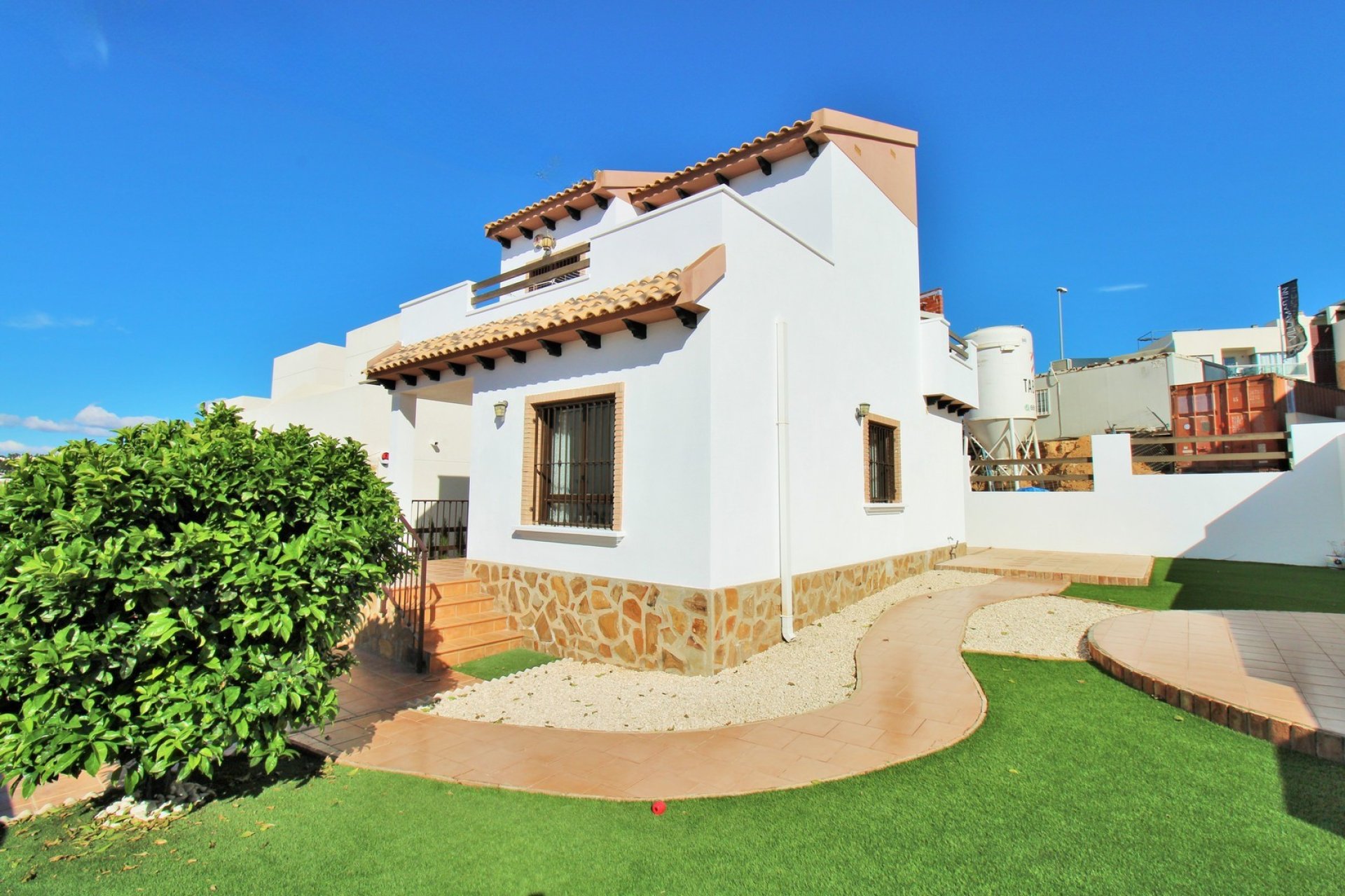 Reventa - Villa -
Villamartín - PAU 8