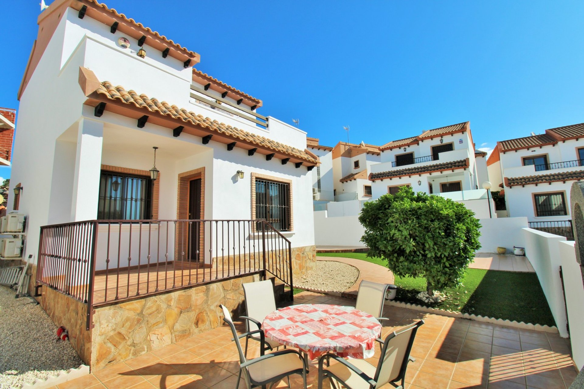 Reventa - Villa -
Villamartín - PAU 8