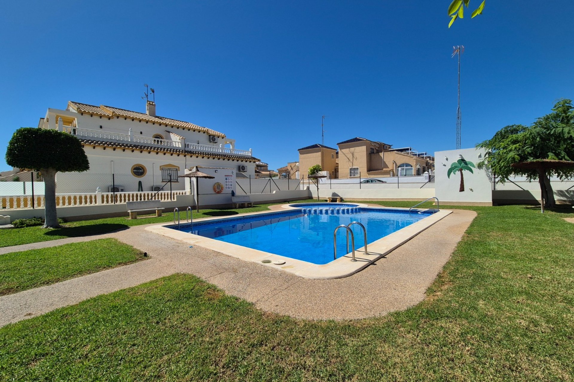 Revente - Maison de ville -
Alicante - La Florida