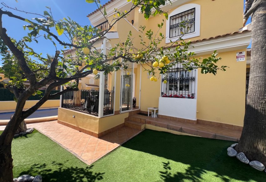 Revente - Villa -
Orihuela Costa - Los Dolses