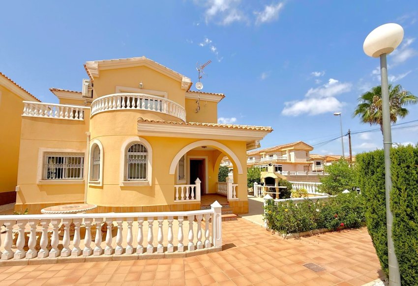 Revente - Villa -
Orihuela Costa - Villamartín