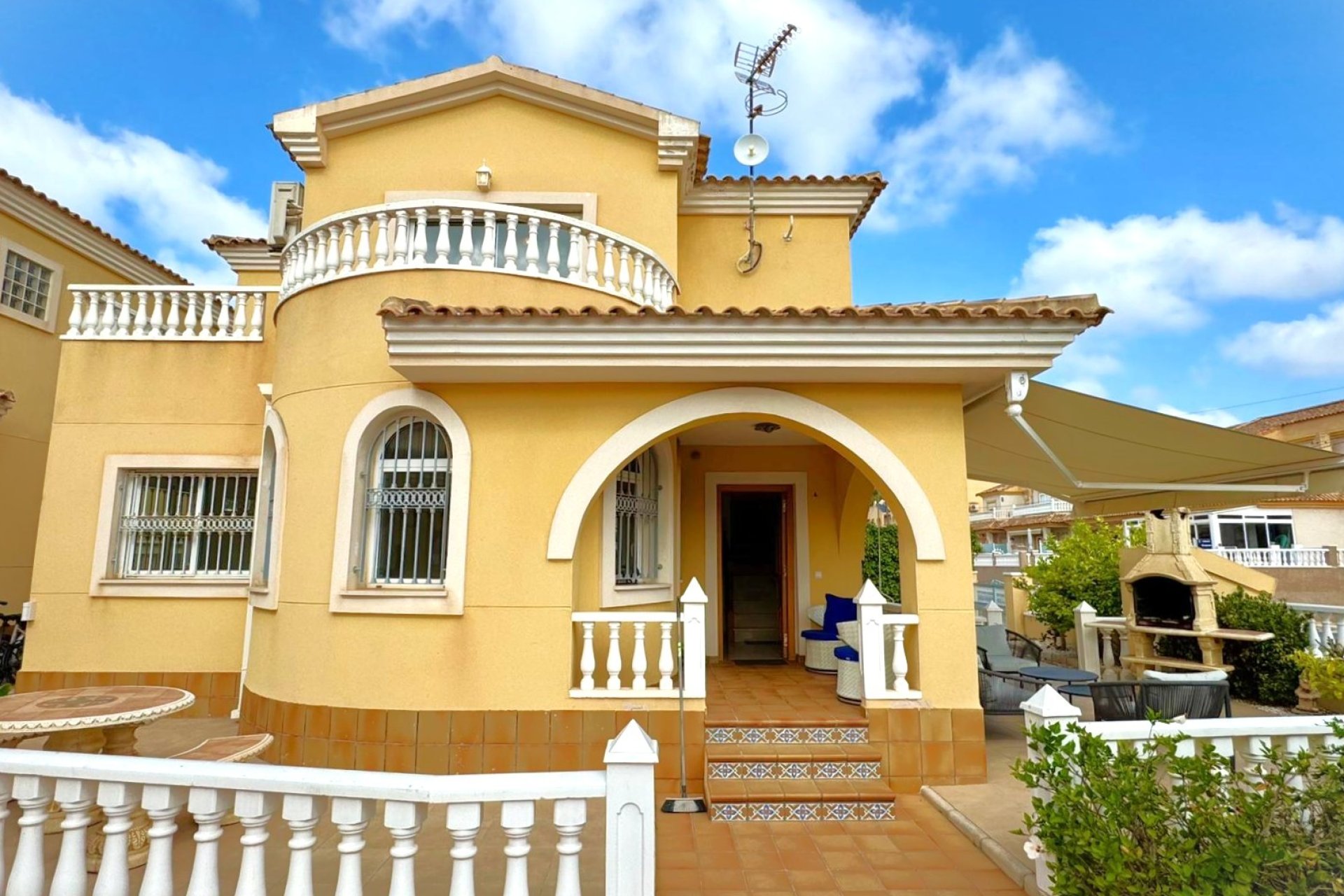 Revente - Villa -
Orihuela Costa - Villamartín