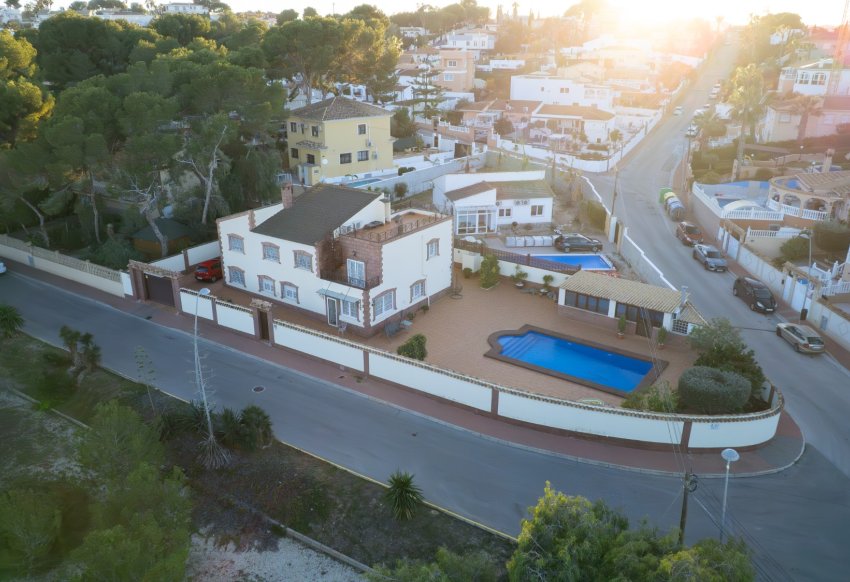 Revente - Villa -
Torrevieja - Los Balcones