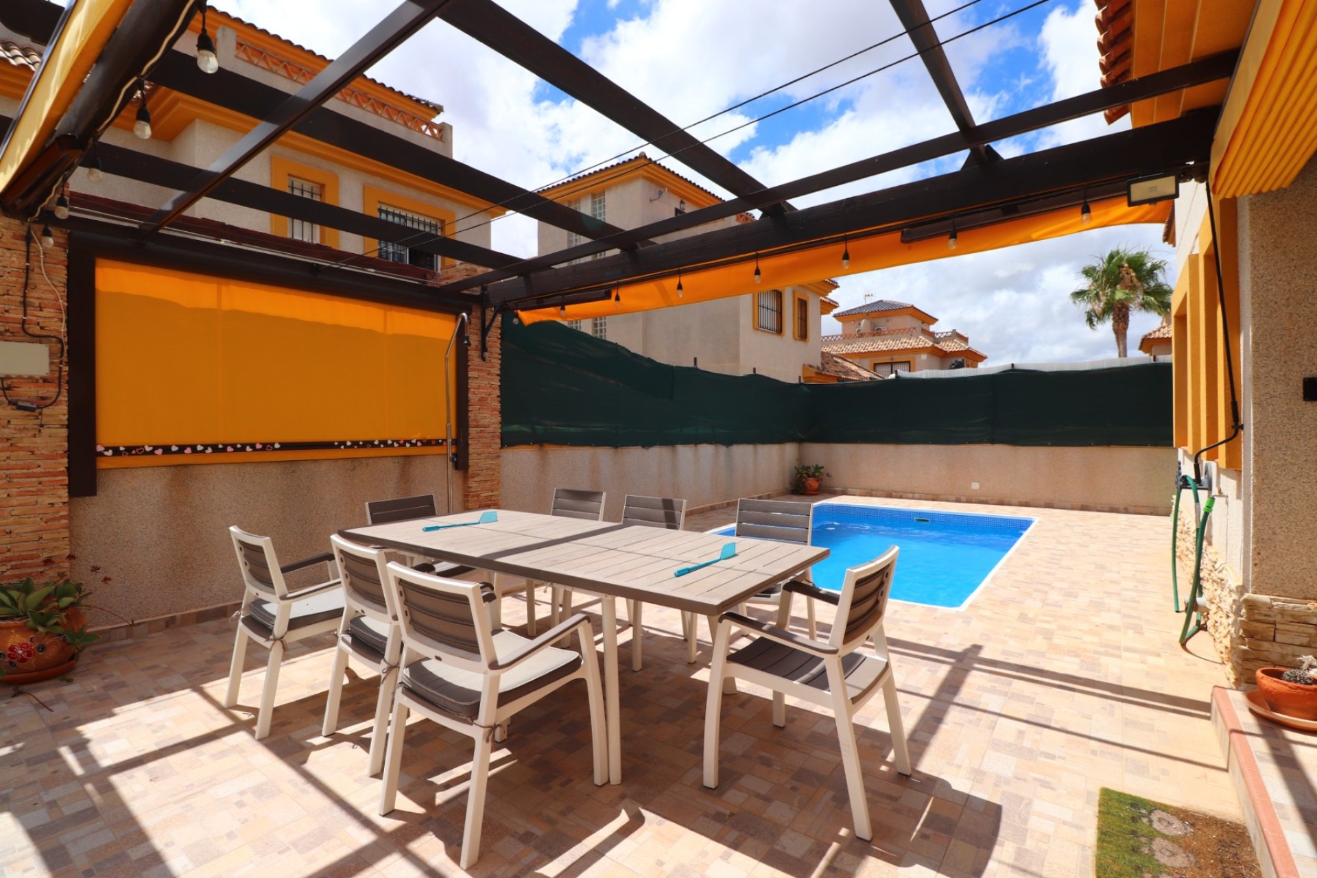 Tweedehands - Villa -
Los Montesinos - La Herrada