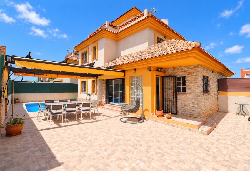 Tweedehands - Villa -
Los Montesinos - La Herrada