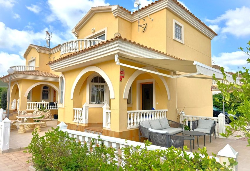 Tweedehands - Villa -
Orihuela Costa - Villamartín