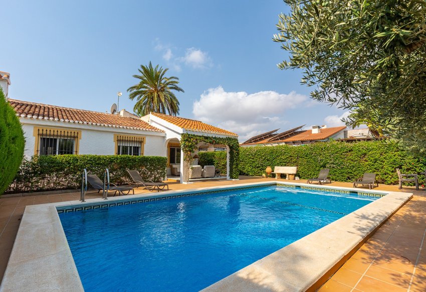 Tweedehands - Villa -
Torrevieja - Playa de los Locos