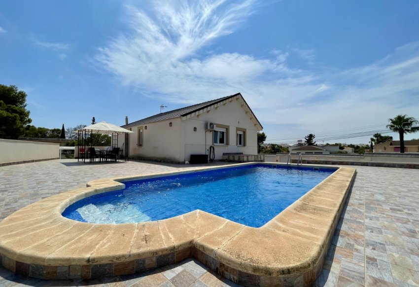 Tweedhands - Villa -
Torrevieja - Los Balcones