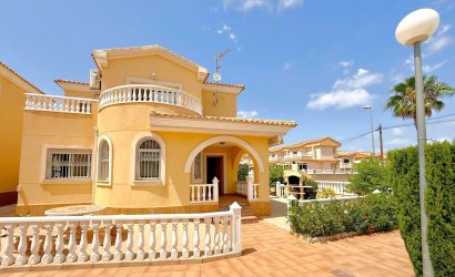 Villa - Reventa - Orihuela Costa -
                Villamartín