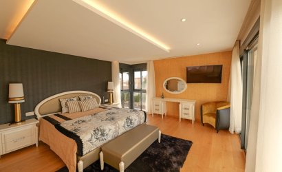 Obra nueva - Villa -
Torrevieja