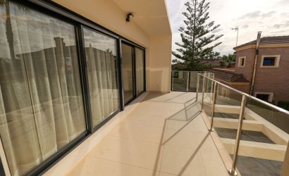 Obra nueva - Villa -
Torrevieja