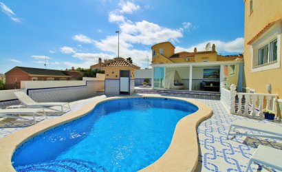 Resale - Villa -
Villamartín