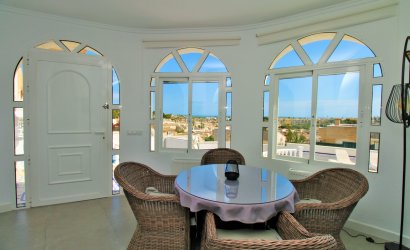 Resale - Villa -
Villamartín