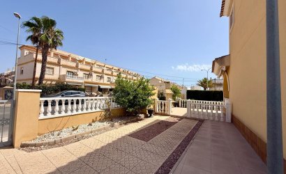 Resale - Villa -
Orihuela Costa - Villamartín