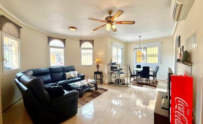 Resale - Villa -
Orihuela Costa - Villamartín