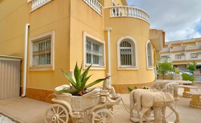 Resale - Villa -
Orihuela Costa - Villamartín
