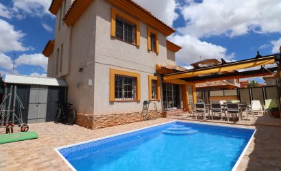 Tweedehands - Villa -
Los Montesinos - La Herrada