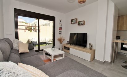 Resale - Villa -
Villamartín - PAU 8