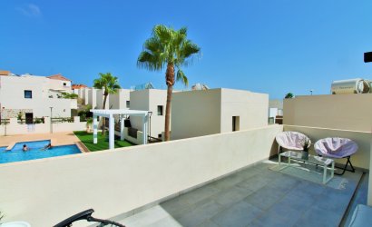 Resale - Villa -
Villamartín - PAU 8