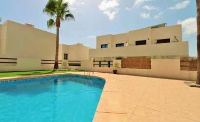 Resale - Villa -
Villamartín - PAU 8