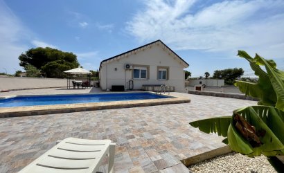 Reventa - Villa -
Torrevieja - Los Balcones