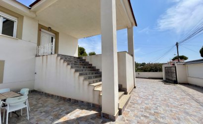 Reventa - Villa -
Torrevieja - Los Balcones